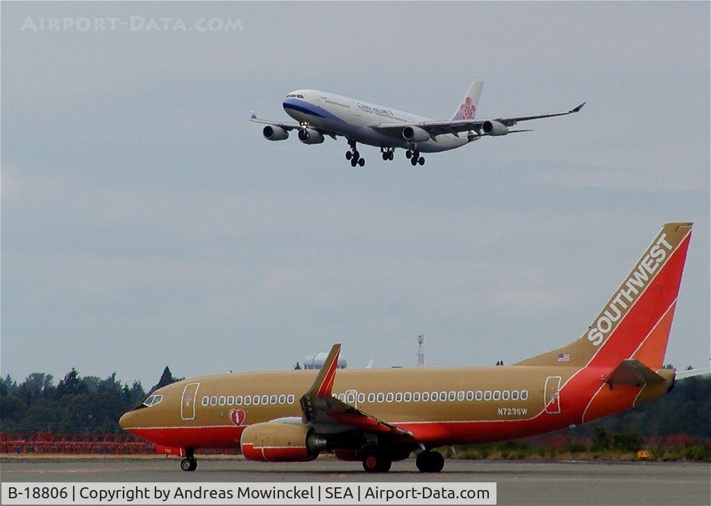 B-18806, 2001 Airbus A340-313 C/N 433, China Airlines Airbus A340 arriving from Taipie. Also in picture is Southwest Airlines N723SW