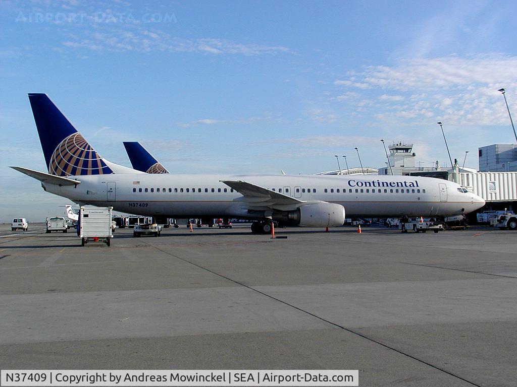 N37409, 2001 Boeing 737-924 C/N 30126, Continental Airlines Boeing 737 at Seattle-Tacoma International Airport