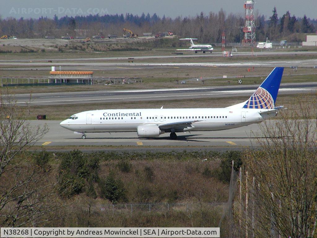 N38268, 2001 Boeing 737-824 C/N 31587, Continental Airlines Boeing 737 at Seattle-Tacoma International Airport