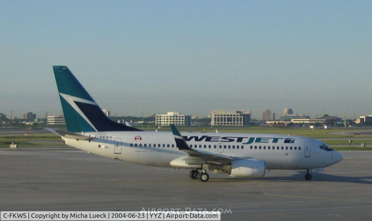 C-FKWS, 2001 Boeing 737-76N C/N 30134, Taxiing to the runway at Pearson International