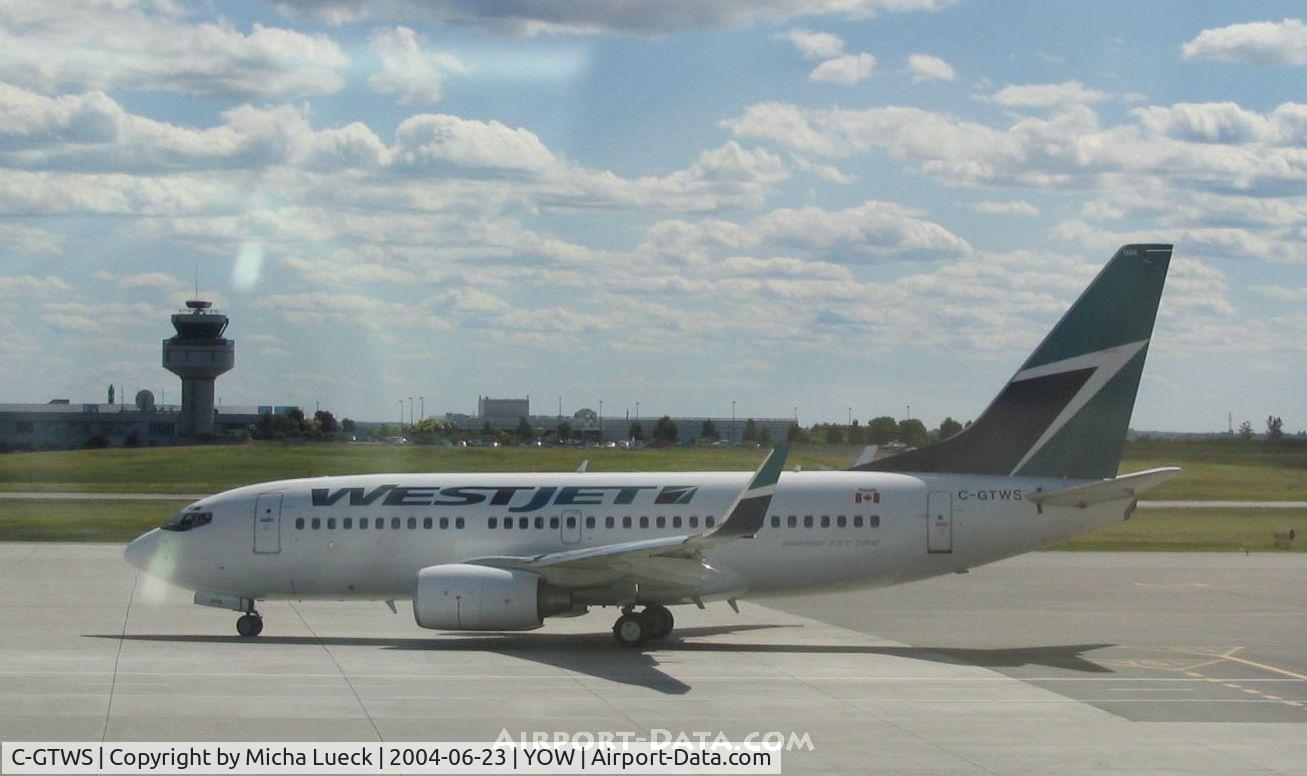 C-GTWS, 2002 Boeing 737-76N C/N 32883, Leaving Ottawa on a sunny afternoon