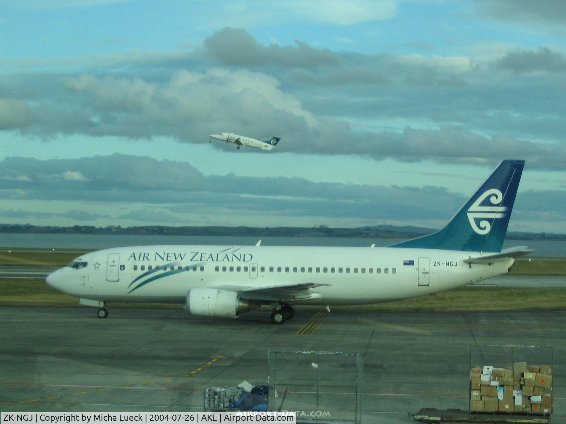 ZK-NGJ, 1999 Boeing 737-319 C/N 25609, Arriving in the City of Sails