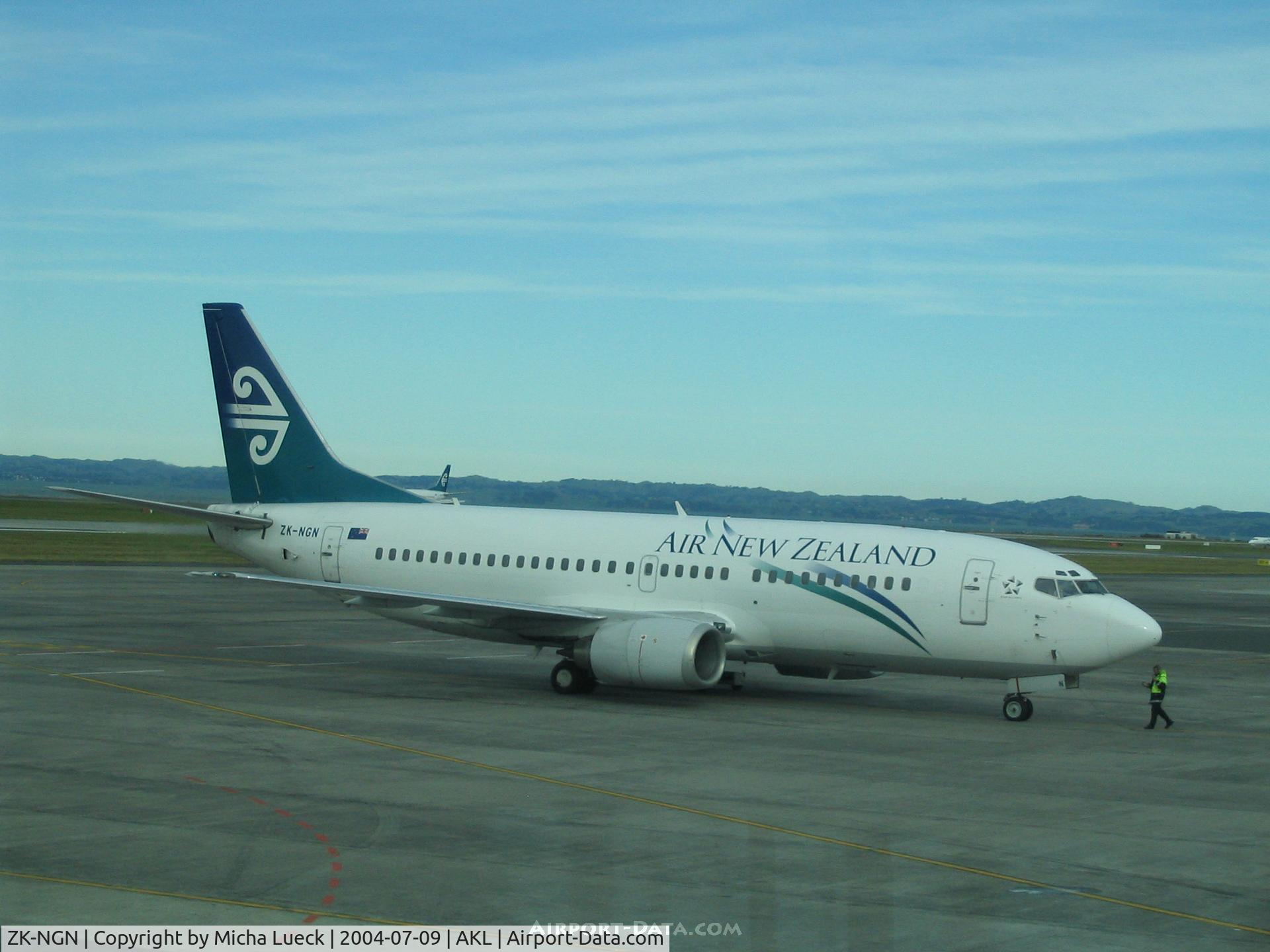 ZK-NGN, 1998 Boeing 737-33S C/N 29072, Arriving in the CIty of Sails