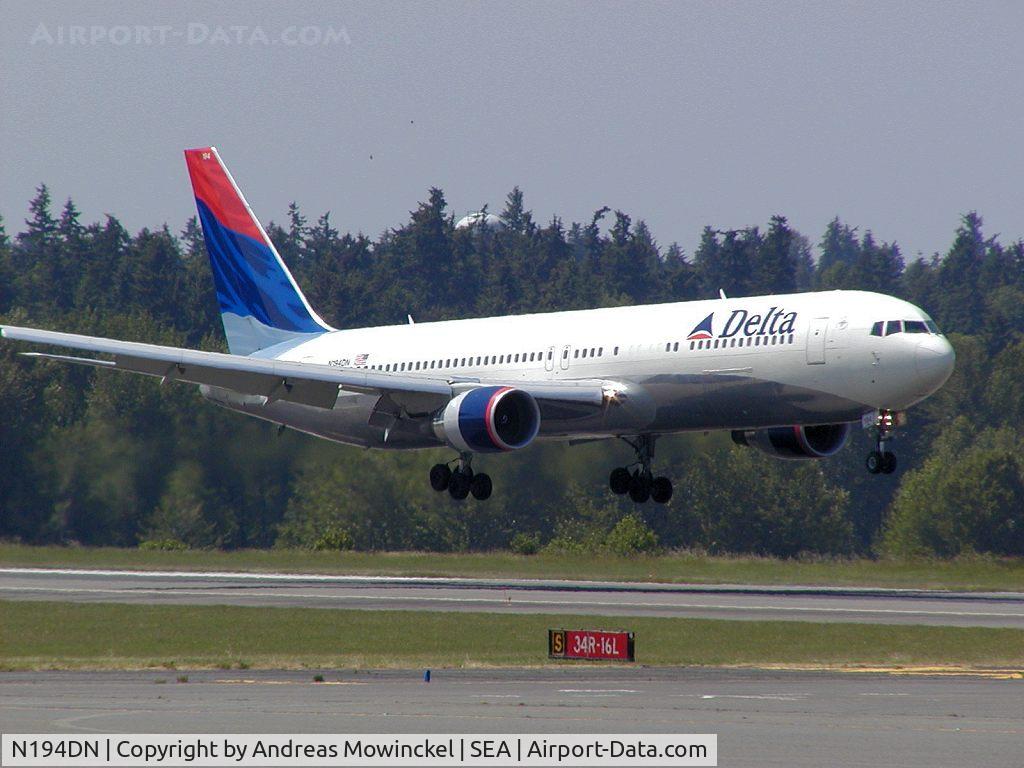 N194DN, 1997 Boeing 767-332 C/N 28451, Delta Airlines Boeing 767 landing at Seattle-Tacoma International Airport
