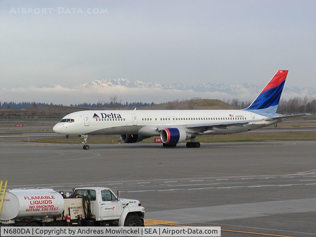 N680DA, 1992 Boeing 757-232 C/N 26956, Delta Airlines Boeing 757 at Seattle-Tacoma International Airport