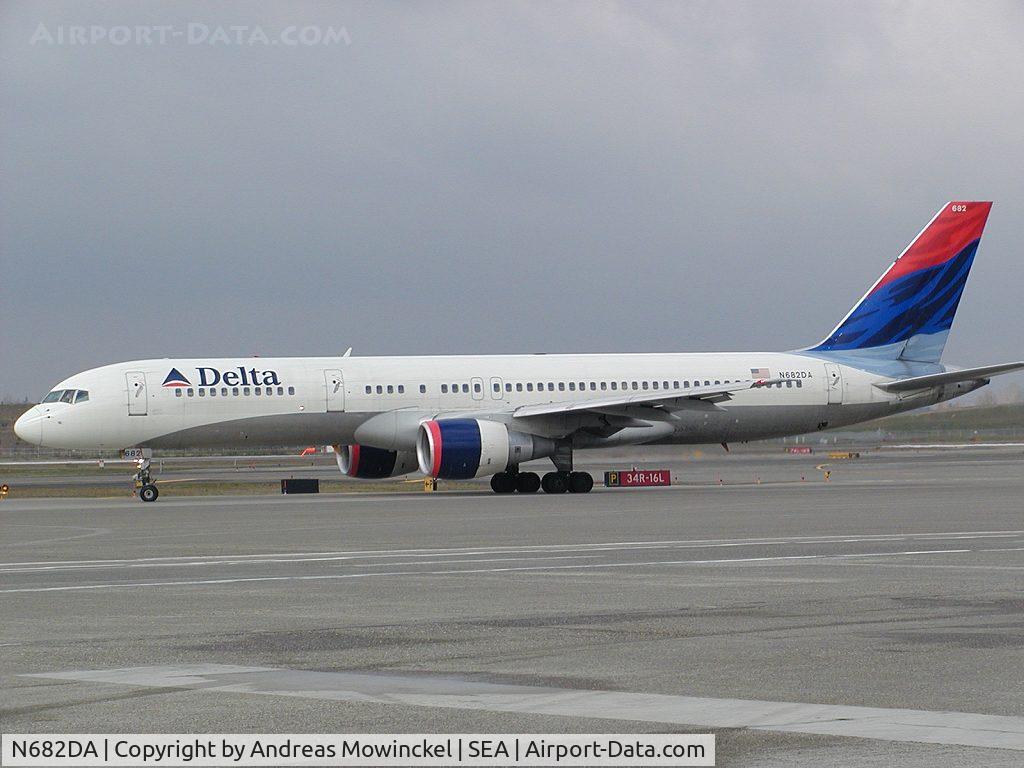 N682DA, 1993 Boeing 757-232 C/N 26958, Delta Airlines Boeing 757 at Seattle-Tacoma International Airport