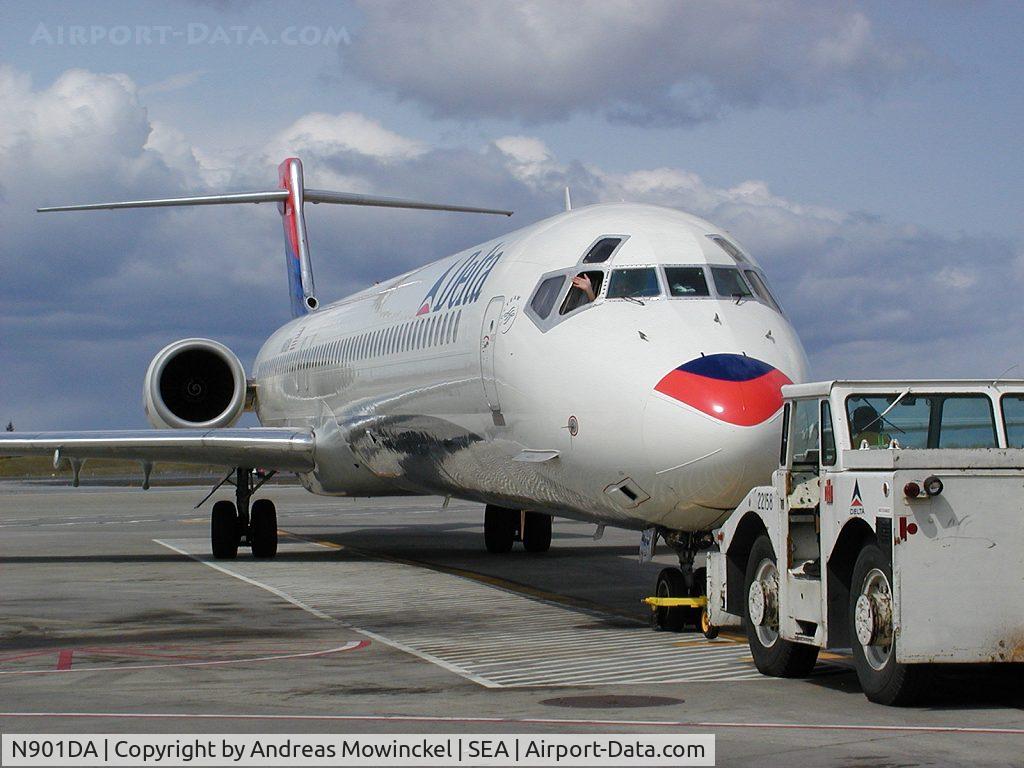 N901DA, 1995 McDonnell Douglas MD-90-30 C/N 53381, Delta Airlines MD90-30 at Seattle-Tacoma International Airport