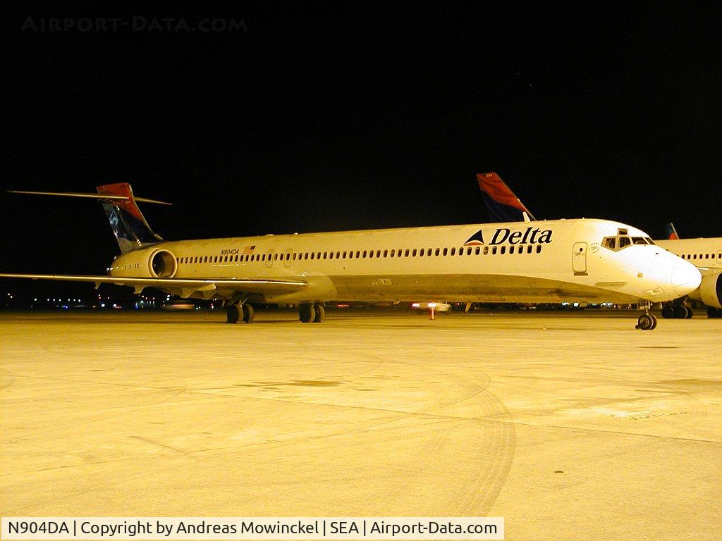 N904DA, 1995 McDonnell Douglas MD-90-30 C/N 53384, Delta Airlines MD90-30 at Seattle-Tacoma International Airport