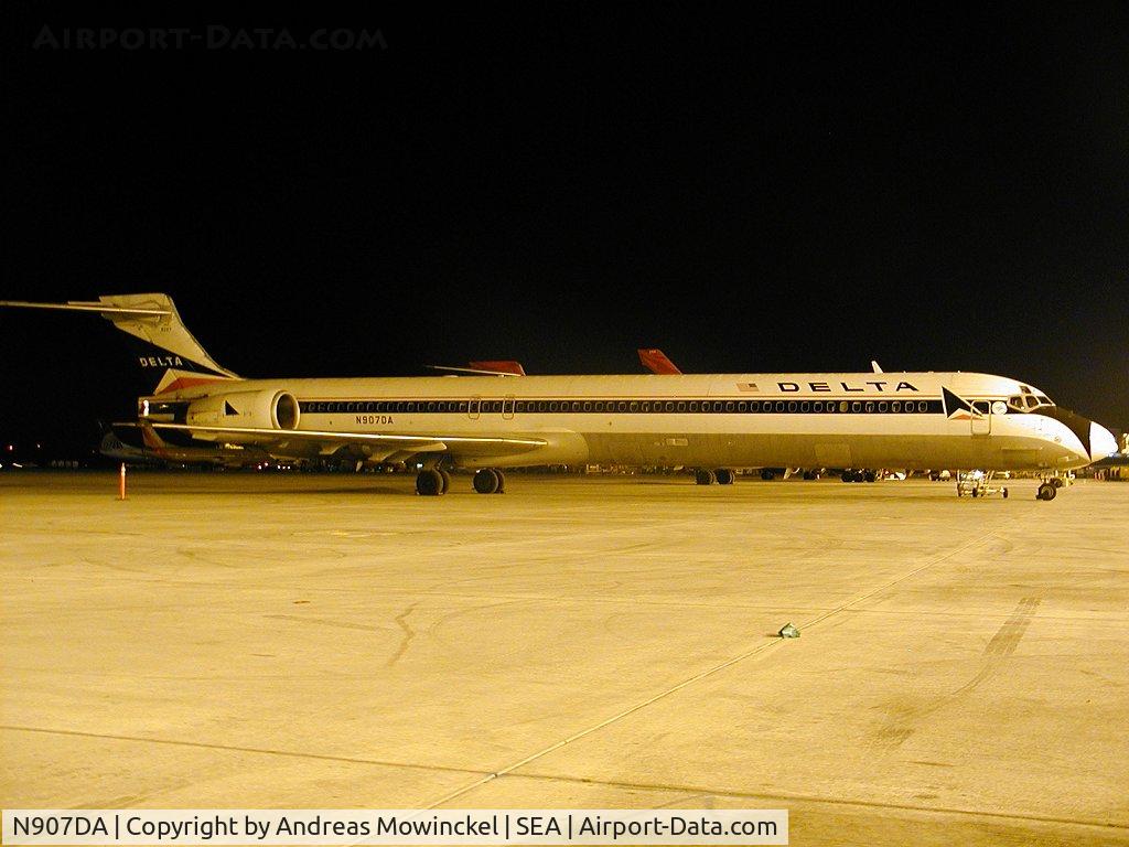 N907DA, 1995 McDonnell Douglas MD-90-30 C/N 53387, Delta Airlines MD90-30 at Seattle-Tacoma International Airport