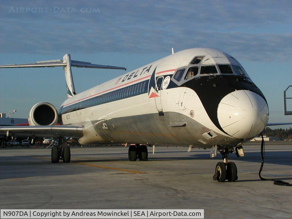 N907DA, 1995 McDonnell Douglas MD-90-30 C/N 53387, Delta Airlines MD90-30 at Seattle-Tacoma International Airport
