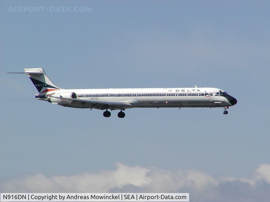 N916DN, 1996 McDonnell Douglas MD-90-30 C/N 53396, Delta Airlines MD90-30 landing at Seattle-Tacoma International Airport