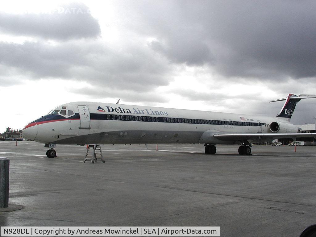 N928DL, 1988 McDonnell Douglas MD-88 C/N 49715, MD88's are rare in SEA