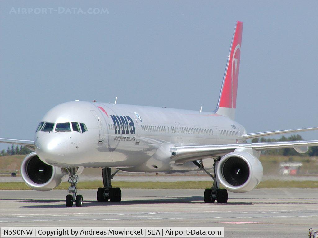 N590NW, 2003 Boeing 757-351 C/N 32990, Northwest Airlines Boeing 757 at Seattle-Tacoma International Airport