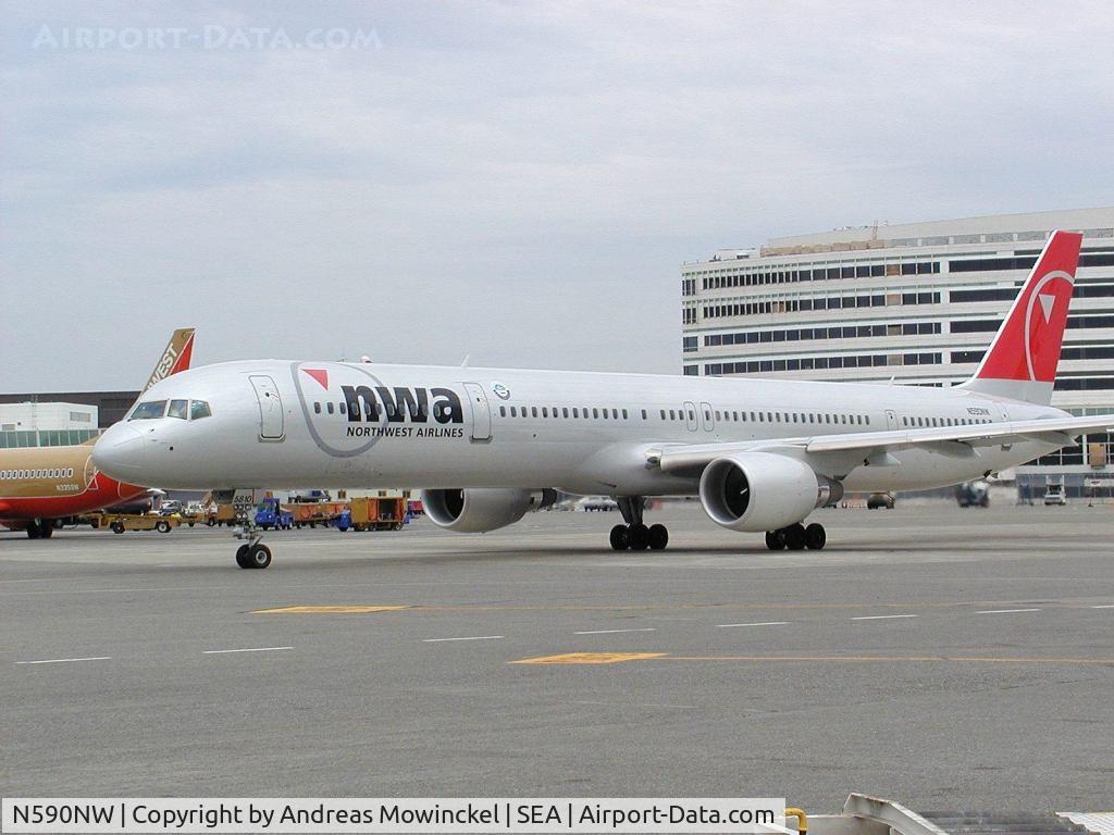 N590NW, 2003 Boeing 757-351 C/N 32990, Northwest Airlines Boeing 757 at Seattle-Tacoma International Airport