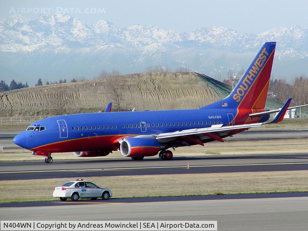 N404WN, 2001 Boeing 737-7H4 C/N 27892, Southwest Airlines Boeing 737 at Seattle-Tacoma International Airport.