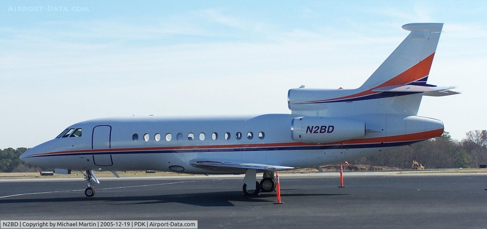 N2BD, 2000 Dassault Falcon 900EX C/N 72, Parked at Mercury Air Center PDK