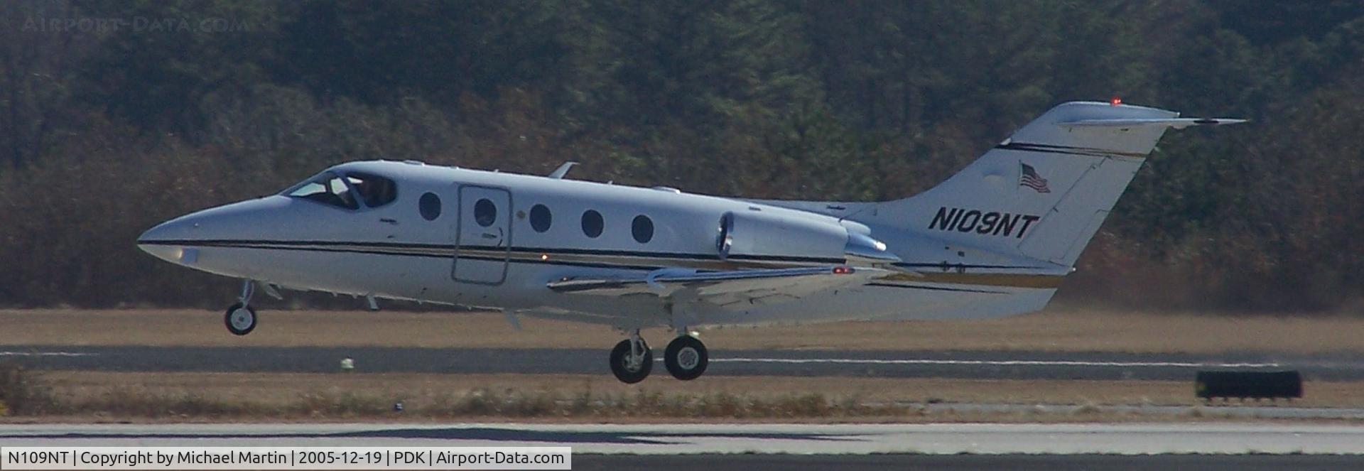 N109NT, Raytheon Aircraft Company 400A C/N RK-374, Landing PDK on 2R