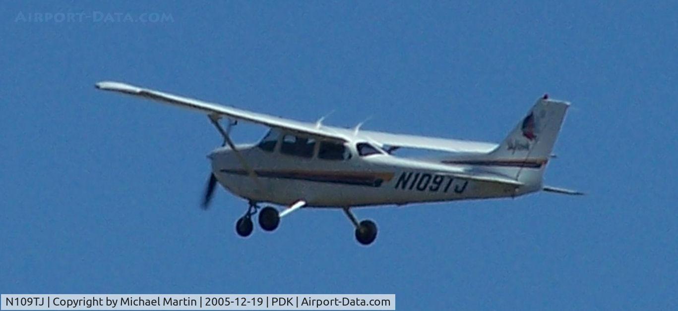 N109TJ, 2001 Cessna 172R C/N 17280985, In flight after leaving PDK