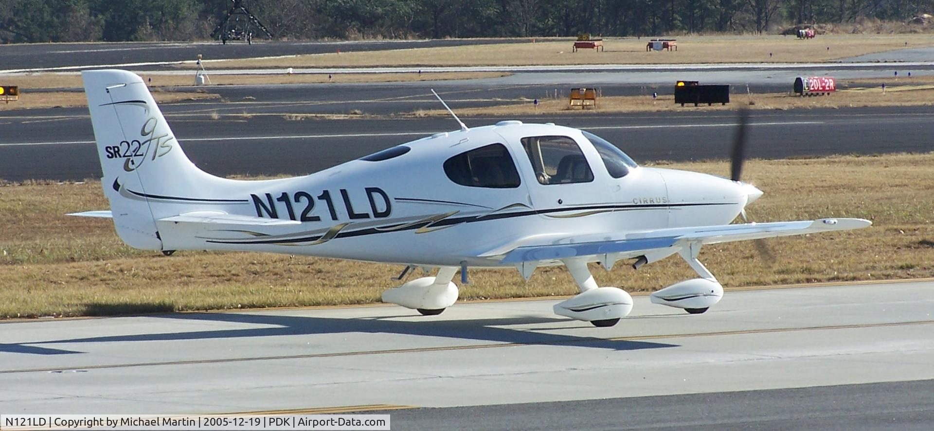 N121LD, 2005 Cirrus SR22 GTS C/N 1670, Taxing to Runway 2R