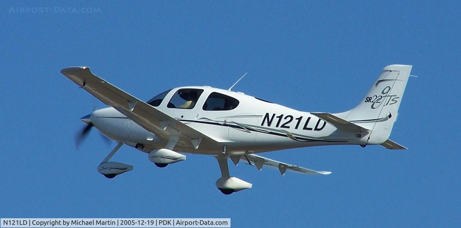 N121LD, 2005 Cirrus SR22 GTS C/N 1670, Departing PDK on 2R