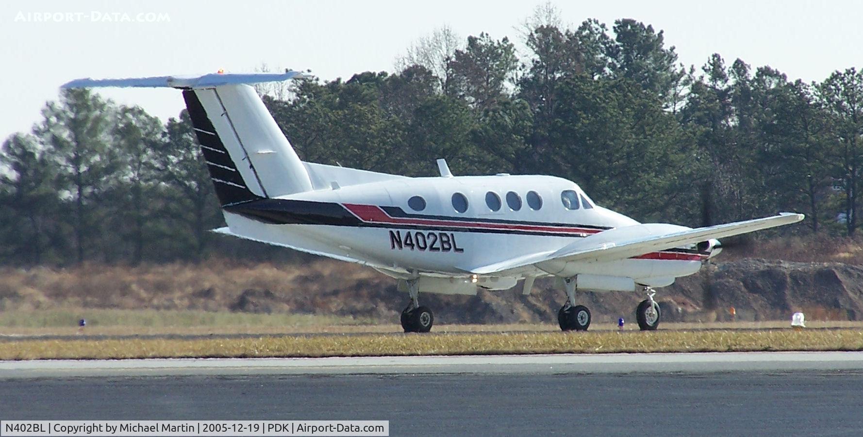 N402BL, 1981 Beech F90 King Air C/N LA-130, Taxing to Runway 2R