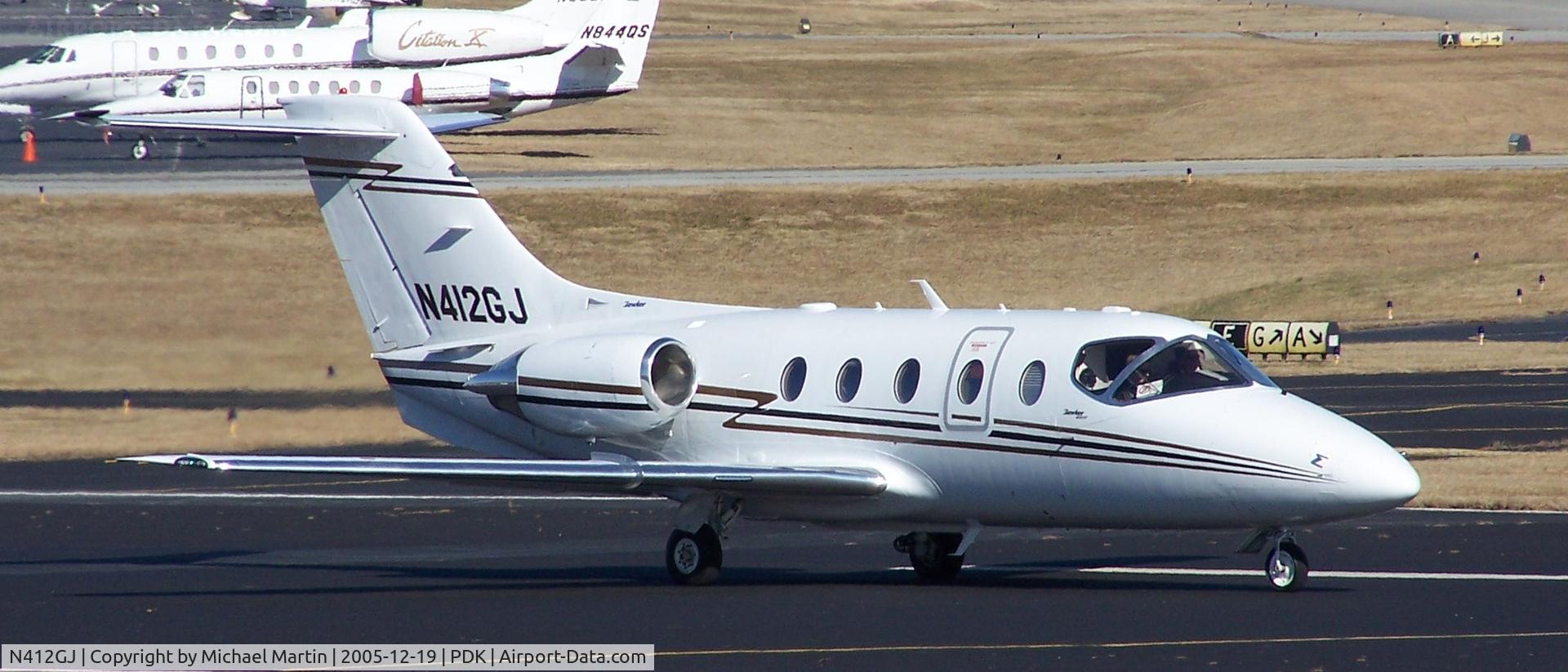 N412GJ, Raytheon Aircraft Company 400A C/N RK-412, Taxing to Runway 2R