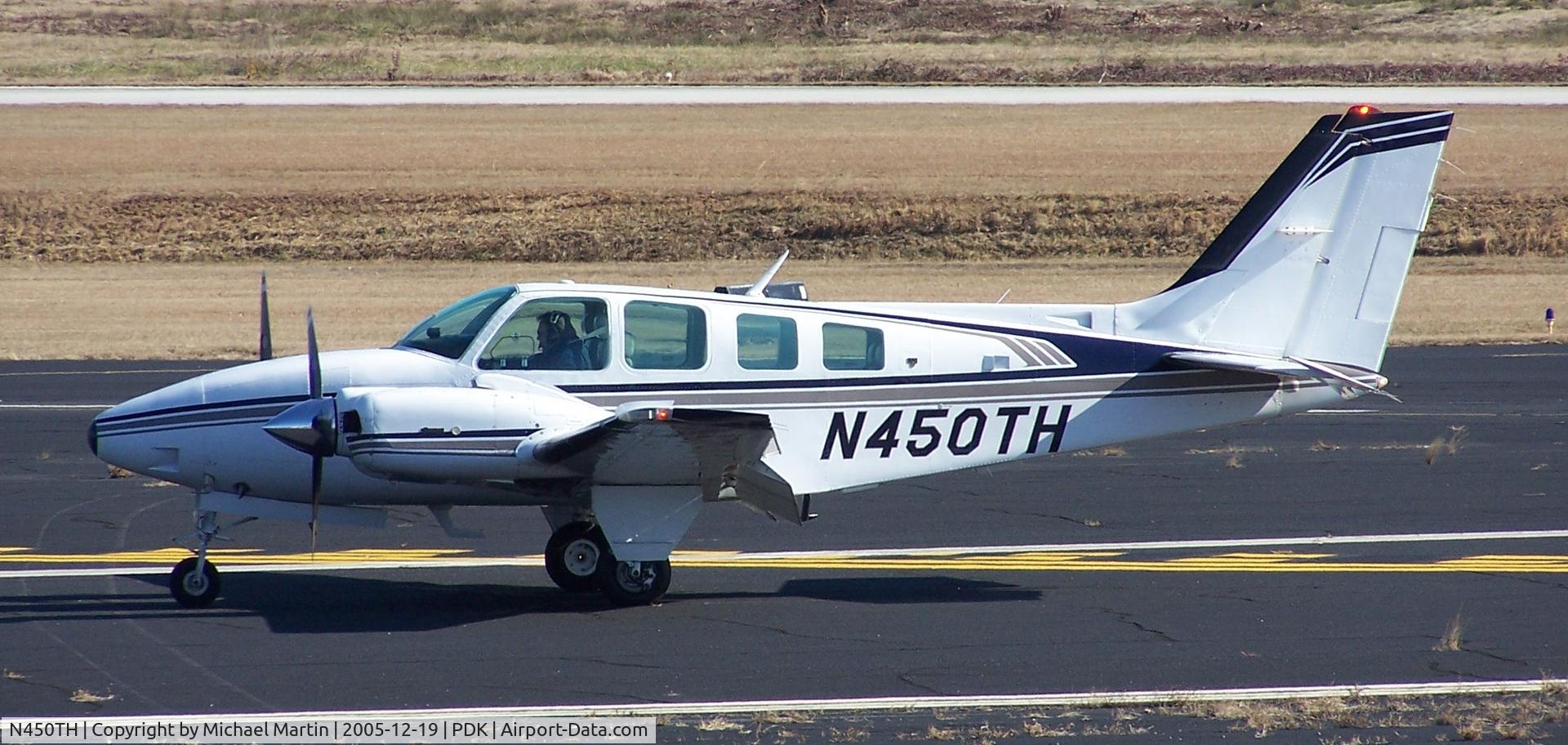 N450TH, 1981 Beech 58 Baron C/N TH-1298, Taxing back from flight