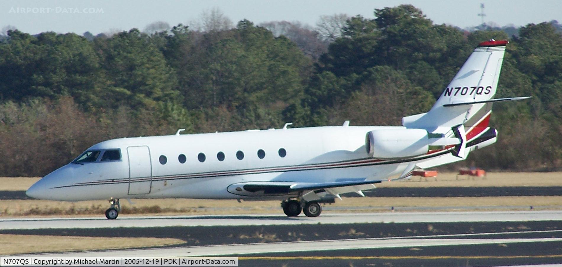 N707QS, 2002 Israel Aircraft Industries Gulfstream 200 C/N 066, Landing PDK on 2R