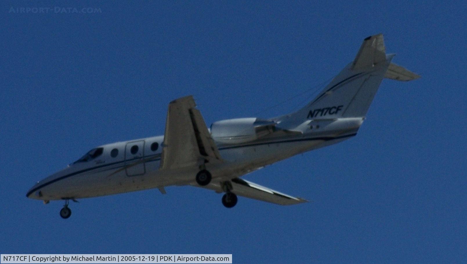 N717CF, 1998 Raytheon Aircraft Company 400A C/N RK-177, Final Approach