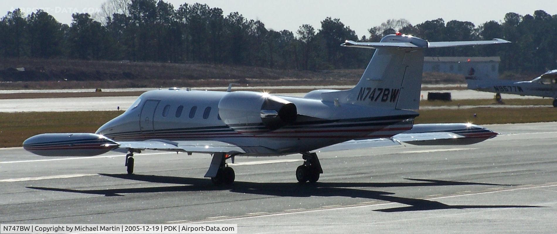 N747BW, 1984 Gates Learjet 35A C/N 594, Taxing from Mercury Air Service