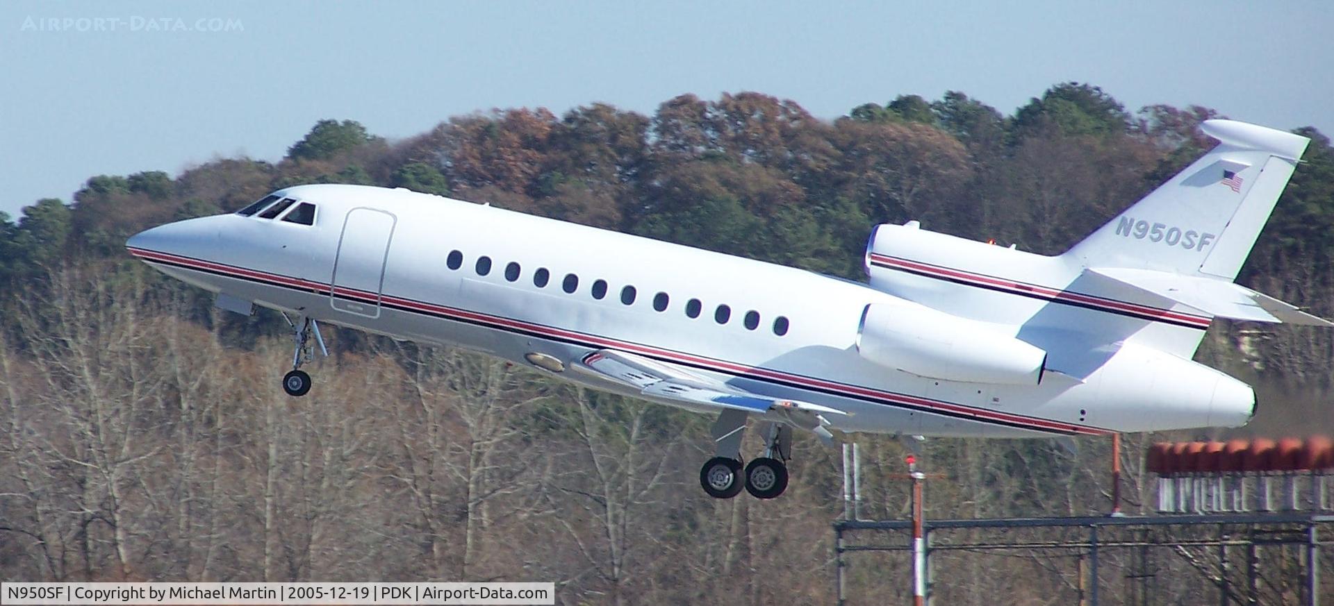 N950SF, 1988 Dassault-Breguet Falcon 900 C/N 50, Departing PDK on 2R