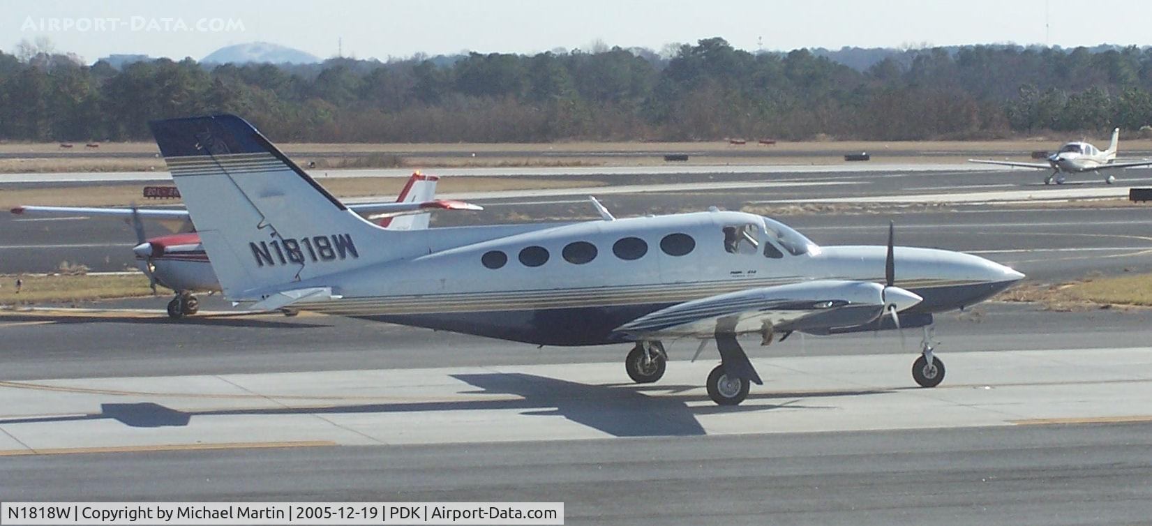 N1818W, Cessna 414A Chancellor C/N 414A0406, Taxing to Runway 2R