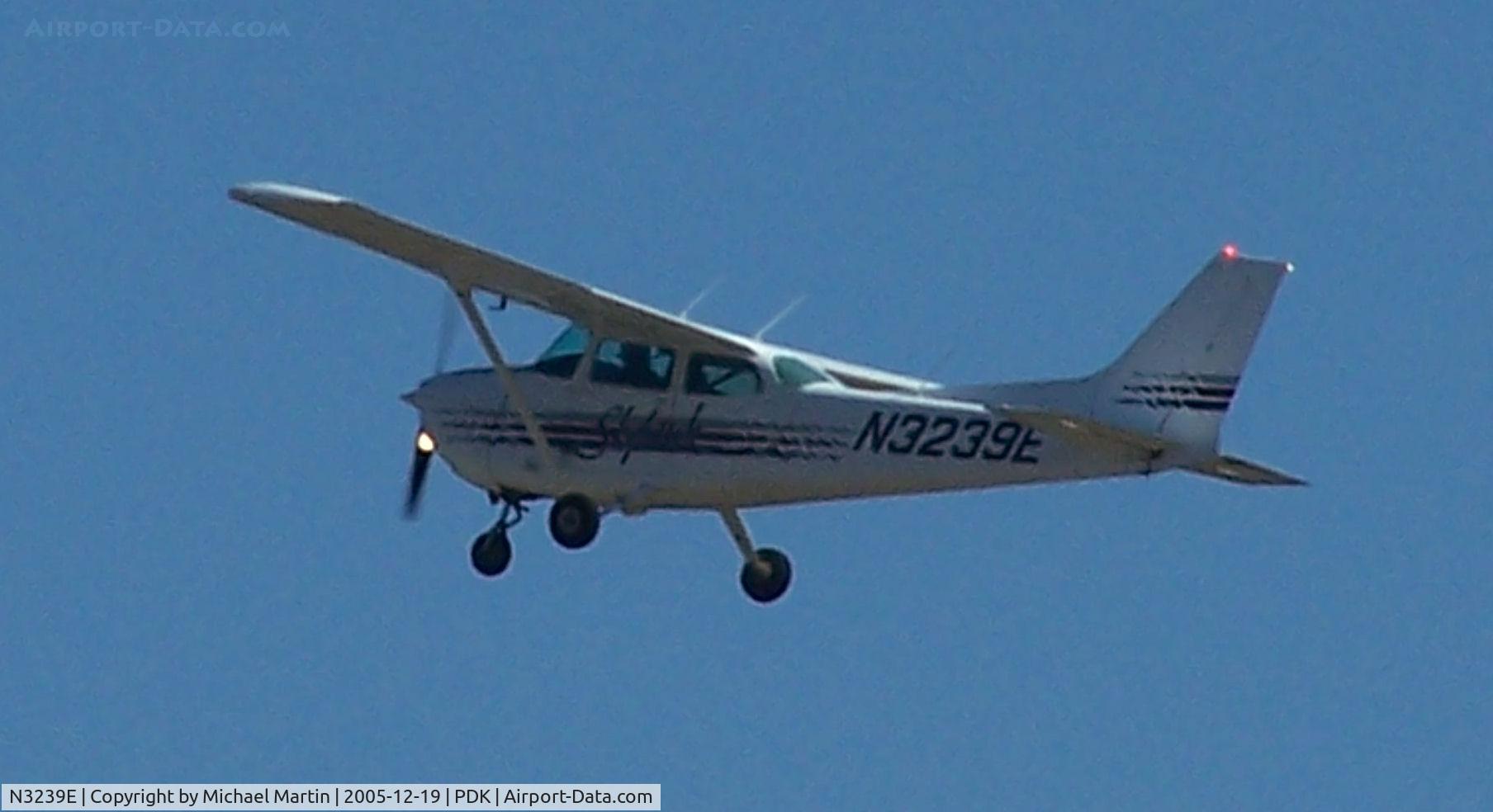 N3239E, 1978 Cessna 172N C/N 17271478, Student Pilot Taking Off