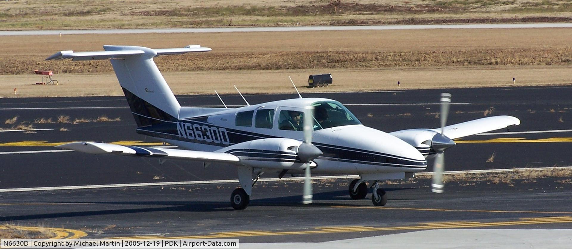N6630D, 1979 Beech 76 Duchess C/N ME-221, Taxing to Runway 2R
