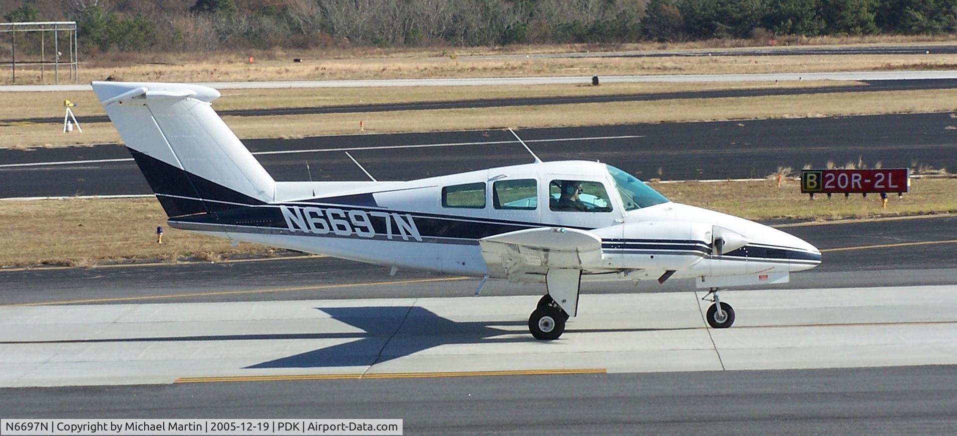 N6697N, 1979 Beech 76 Duchess C/N ME-272, Taxing to Runway 2R