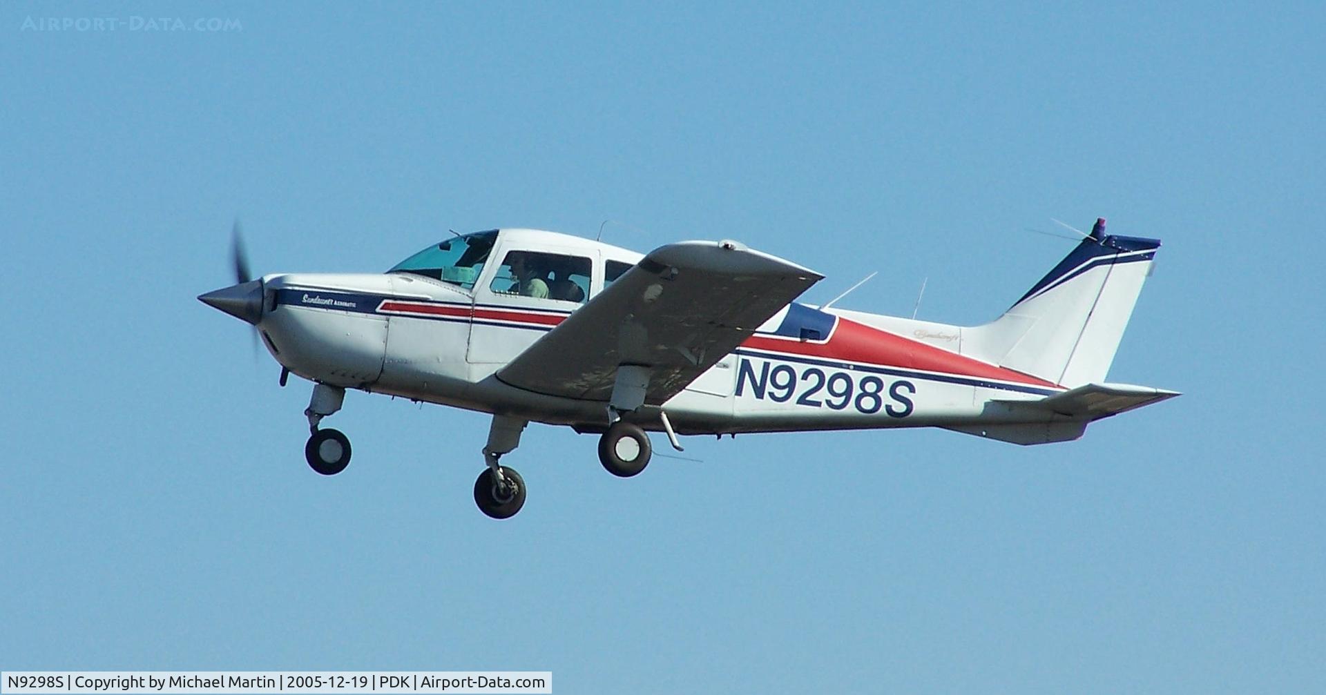 N9298S, 1975 Beech C23 Sundowner 180 C/N M-1629, Departing PDK