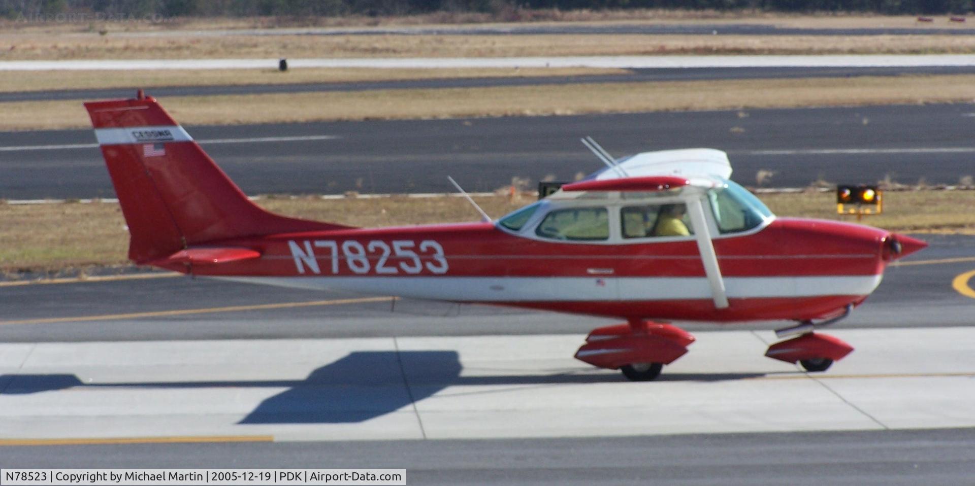 N78523, 1968 Cessna 172K Skyhawk C/N 17257653, Taxing to 20R