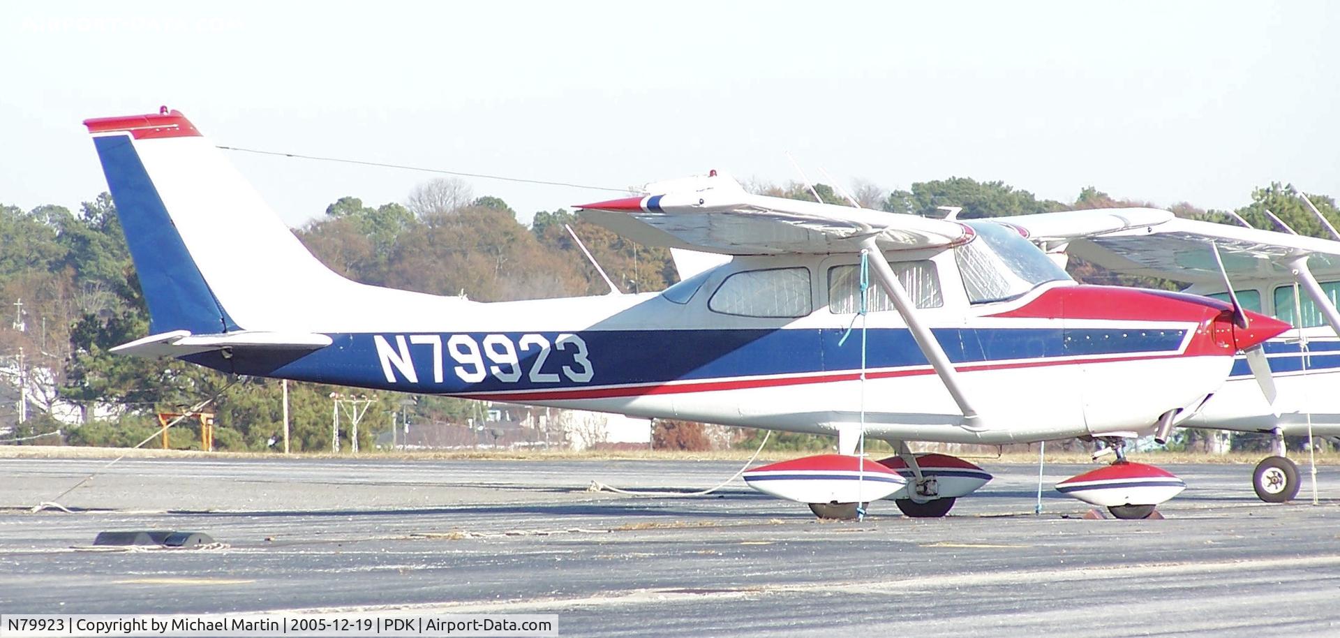 N79923, 1969 Cessna 172K Skyhawk C/N 17258251, Tied down @ PDK