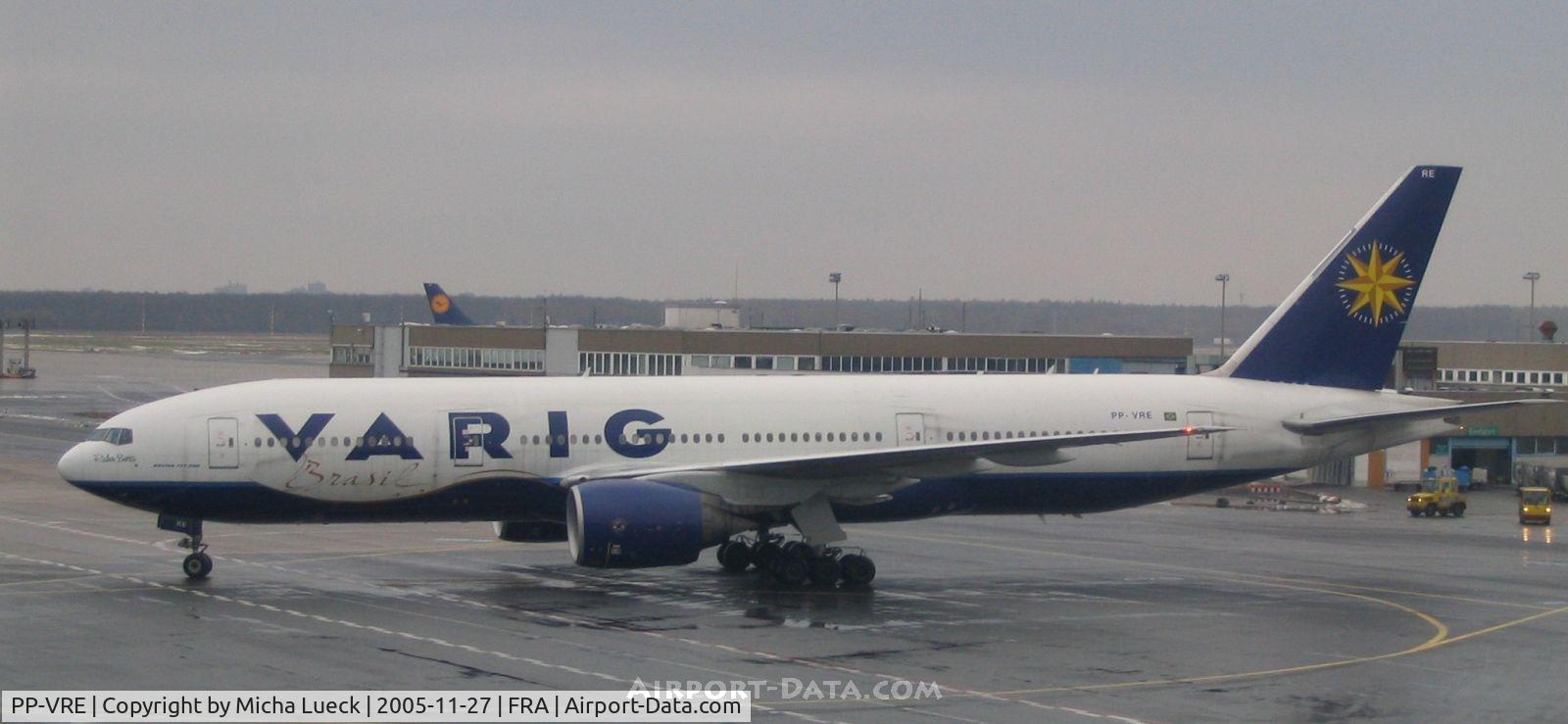 PP-VRE, 1999 Boeing 777-222/ER C/N 30213, Just arrived from the Sugar Loaf Mountain