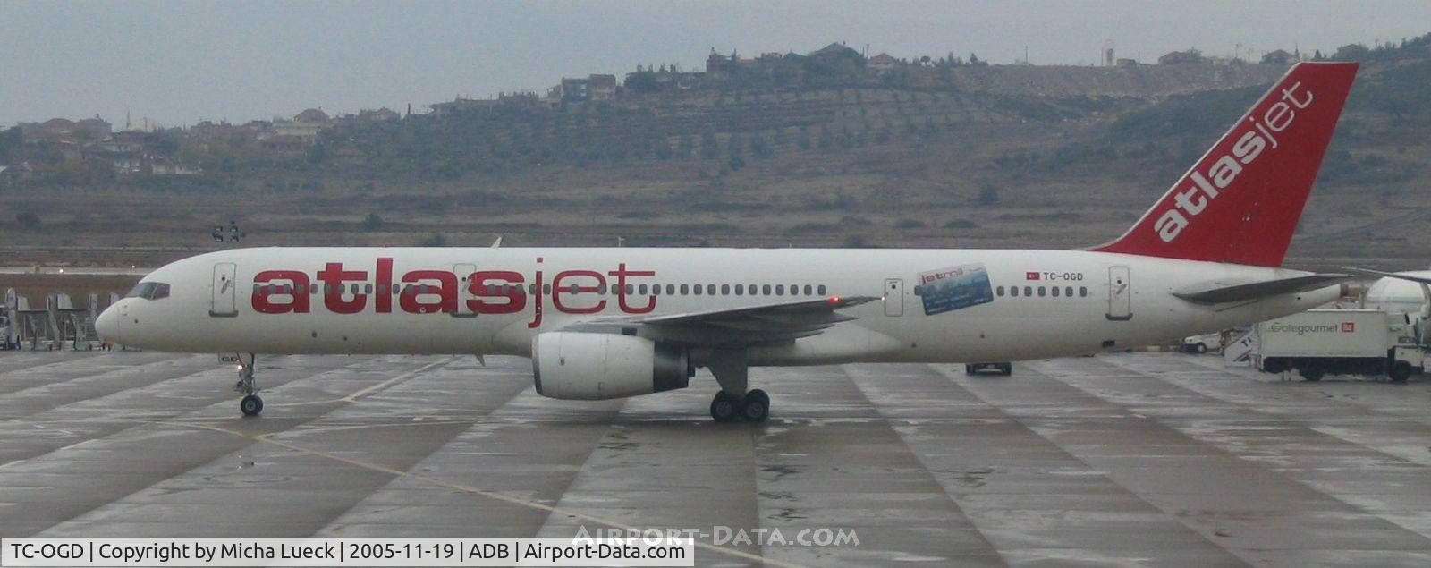 TC-OGD, 1988 Boeing 757-2G5 C/N 24176, Departing Izmir