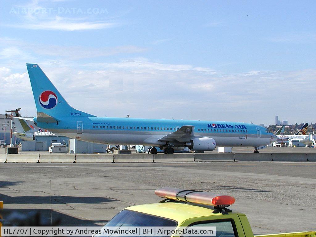 HL7707, Boeing 737-9B5 C/N 29992, Korean Airlines 737 at Boeing Field