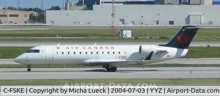 C-FSKE, 1995 Canadair CRJ-100ER (CL-600-2B19) C/N 7065, Taxiing to the gate