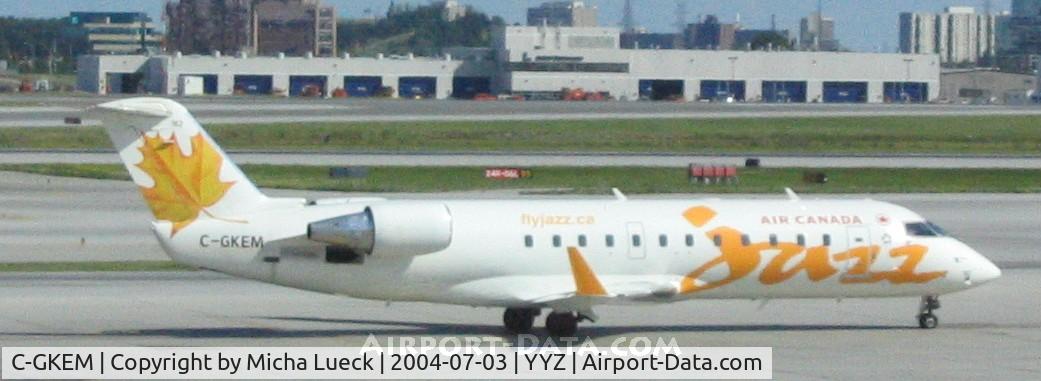 C-GKEM, 1998 Bombardier CRJ-200ER (CL-600-2B19) C/N 7277, The yellow version of the Air Canada Jazz colour range