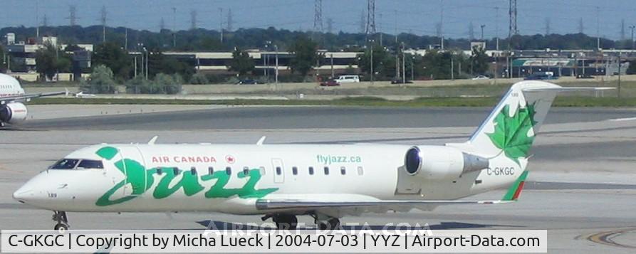 C-GKGC, 1999 Canadair CRJ-200ER (CL-600-2B19) C/N 7334, The green version of the Air Canada Jazz colour range