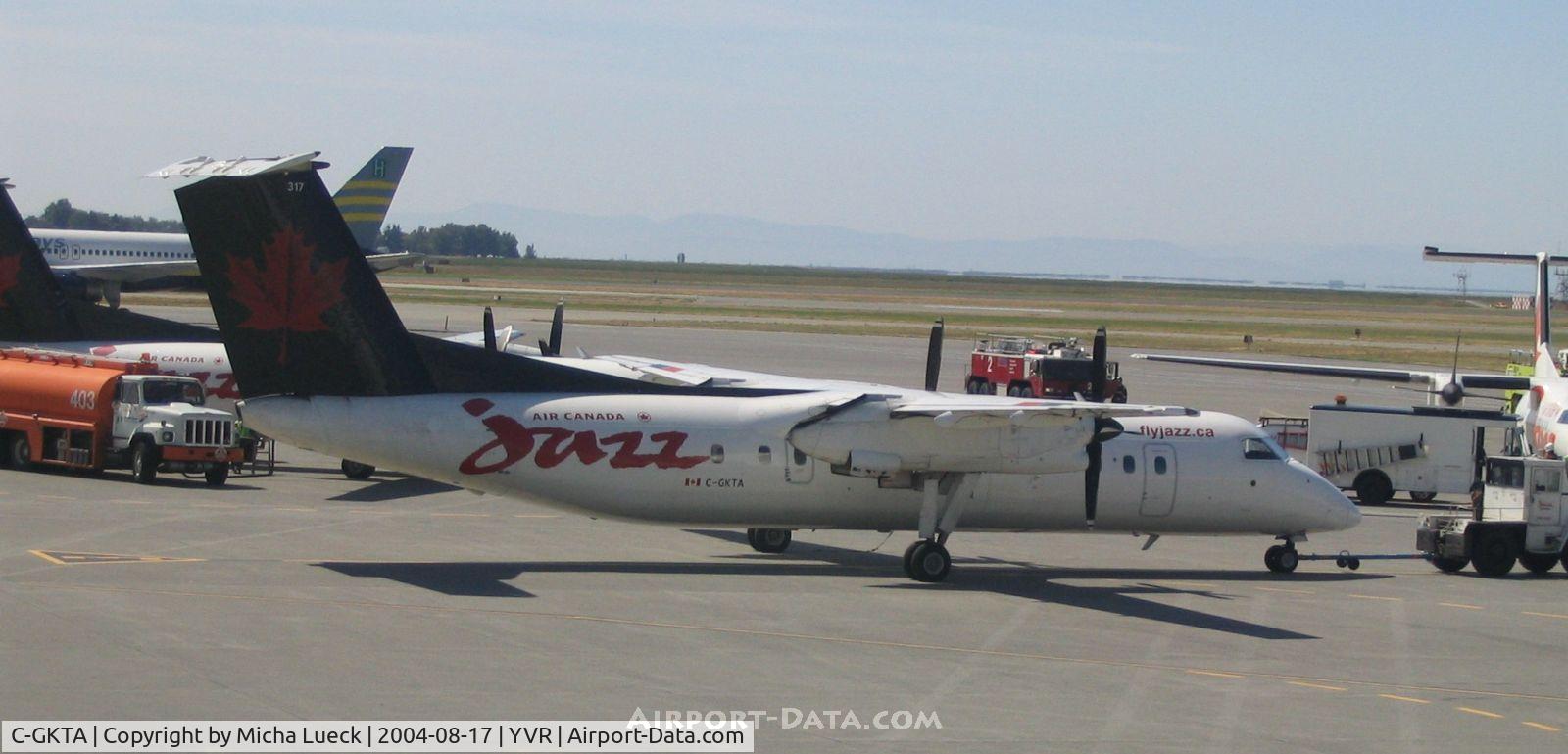 C-GKTA, 1989 De Havilland Canada DHC-8-301 Dash 8 C/N 124, A sunny afternoon in Vancouver