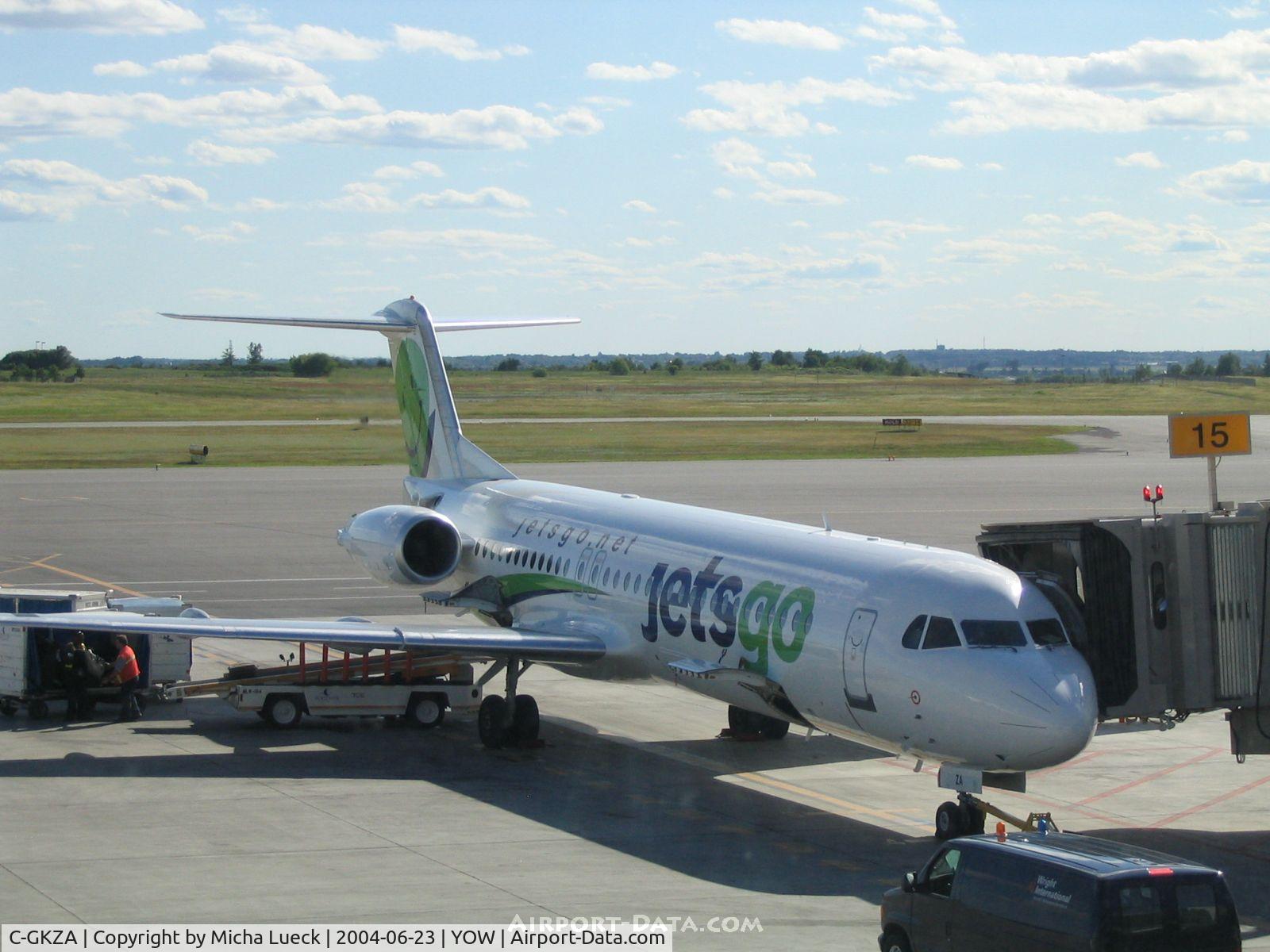 C-GKZA, 1992 Fokker 100 (F-28-0100) C/N 11403, Jetsgo's ex-AA Fokker 100