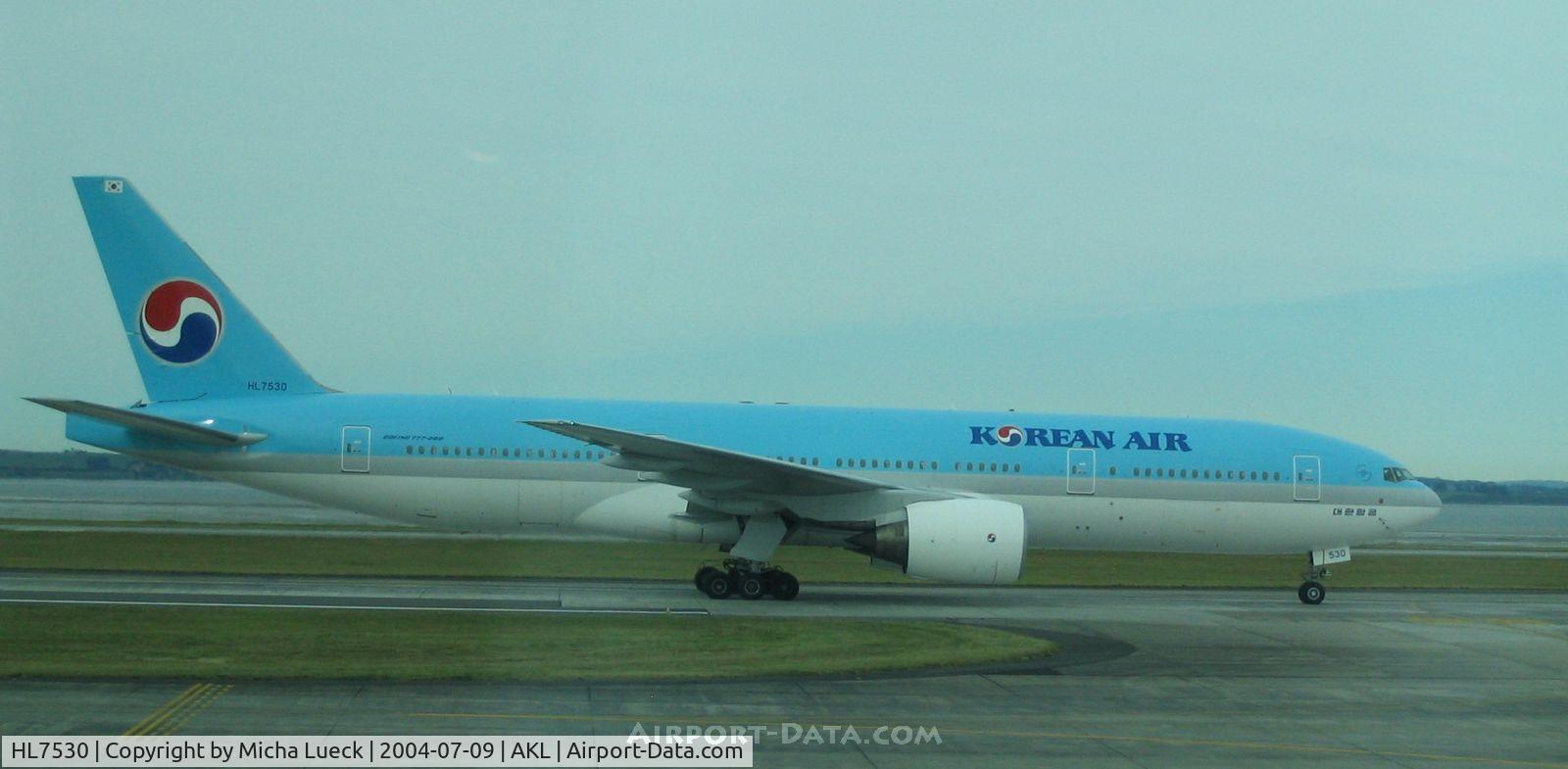 HL7530, 1997 Boeing 777-2B5/ER C/N 27945, Taxiing to the gate after touch-down