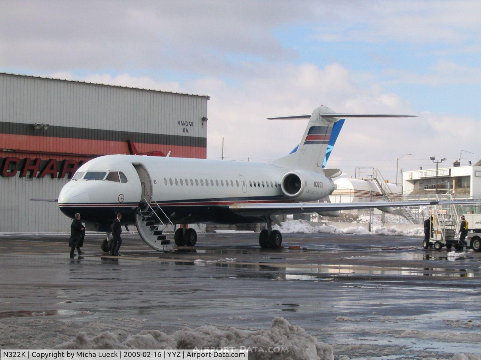 N322K, 1994 Fokker 70 (F-28-0070) C/N 11521, Fokker 70 of Ford Air getting ready for the next flight
