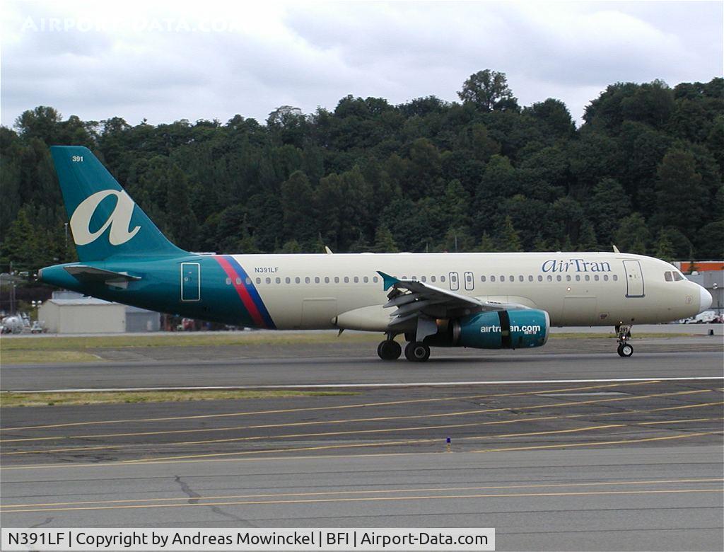 N391LF, 1997 Airbus A320-232 C/N 676, Ryan Int'l Airlines operated this A320 for a group of airTran employees to pick up the company's first 737-700 (Jun04)