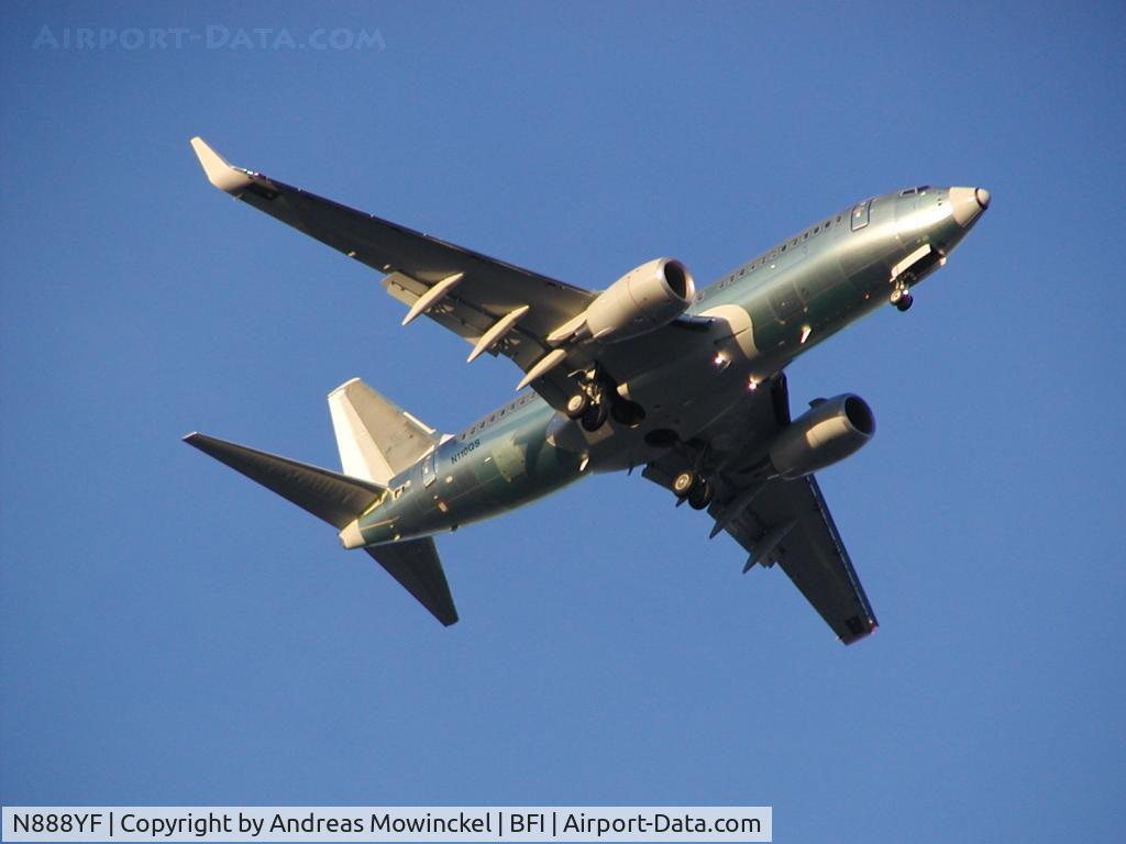 N888YF, 2002 Boeing 737-7BC C/N 33036, ex NetJets N110QS when picture was taken